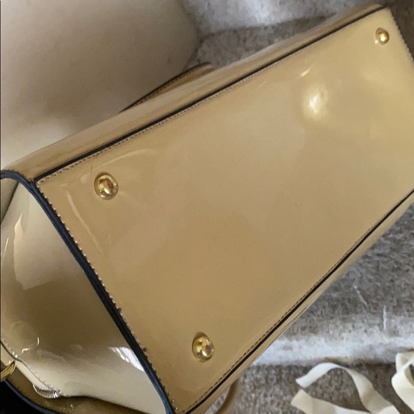 Cute Patent leather Medium purse with gold accents - Picture 7 of 7